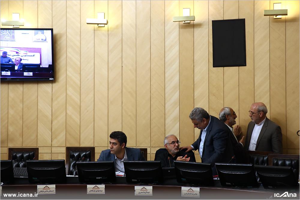 حمایت حسینعلی حاجی از “هسا ” این بار در کمیسیون تلفیق برنامه ششم توسعه کشور :  تامین انواع هواپیما و بالگردهای مورد نیاز با اولویت حمایت از تولید داخل.