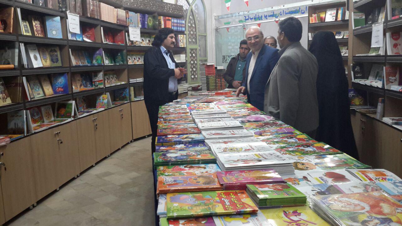 بازدید آقای حاجی از نمایشگاه کتاب