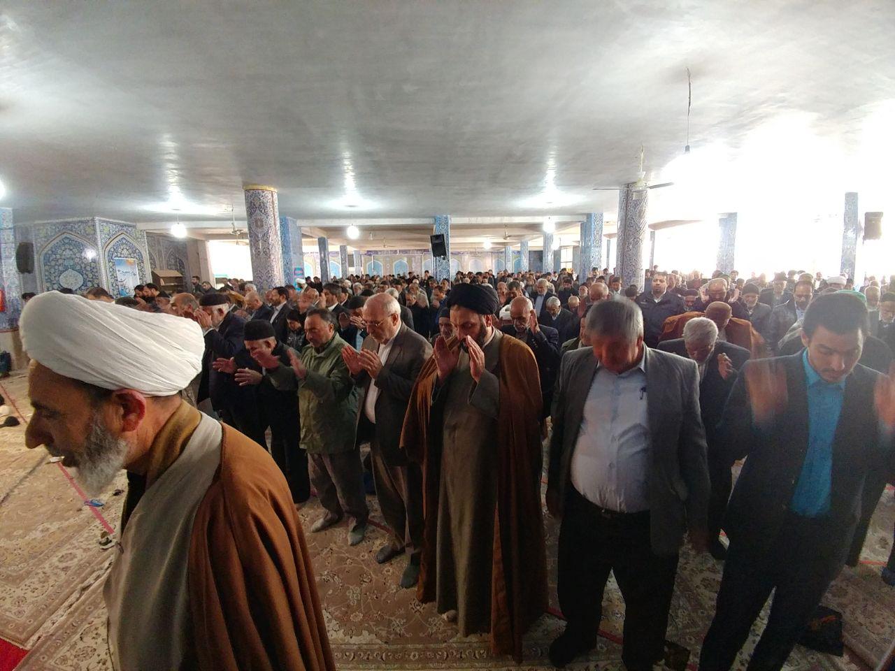حضور جناب آقای حاجی در نماز عبادی سیاسی جمعه دولت آباد