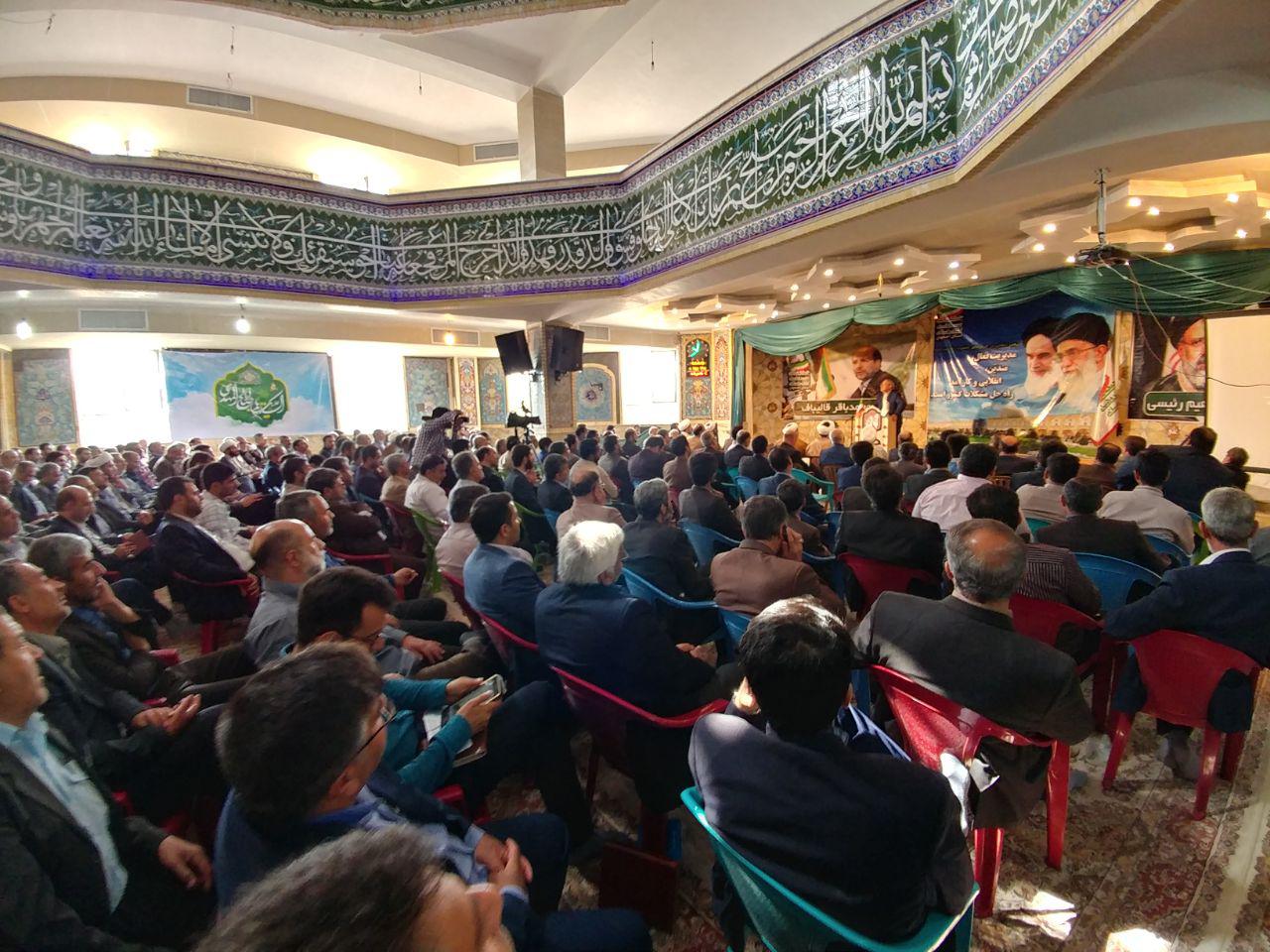 حاجی در همایش جبهه مردمی نیروهای انقلاب اسلامی استان: دولت هیچ تلاشی برای کاهش فاصله”فقر وغنا”نمی کند/وزیر کار مشکل اشتغال را غیر قابل برطرف شدن میداند