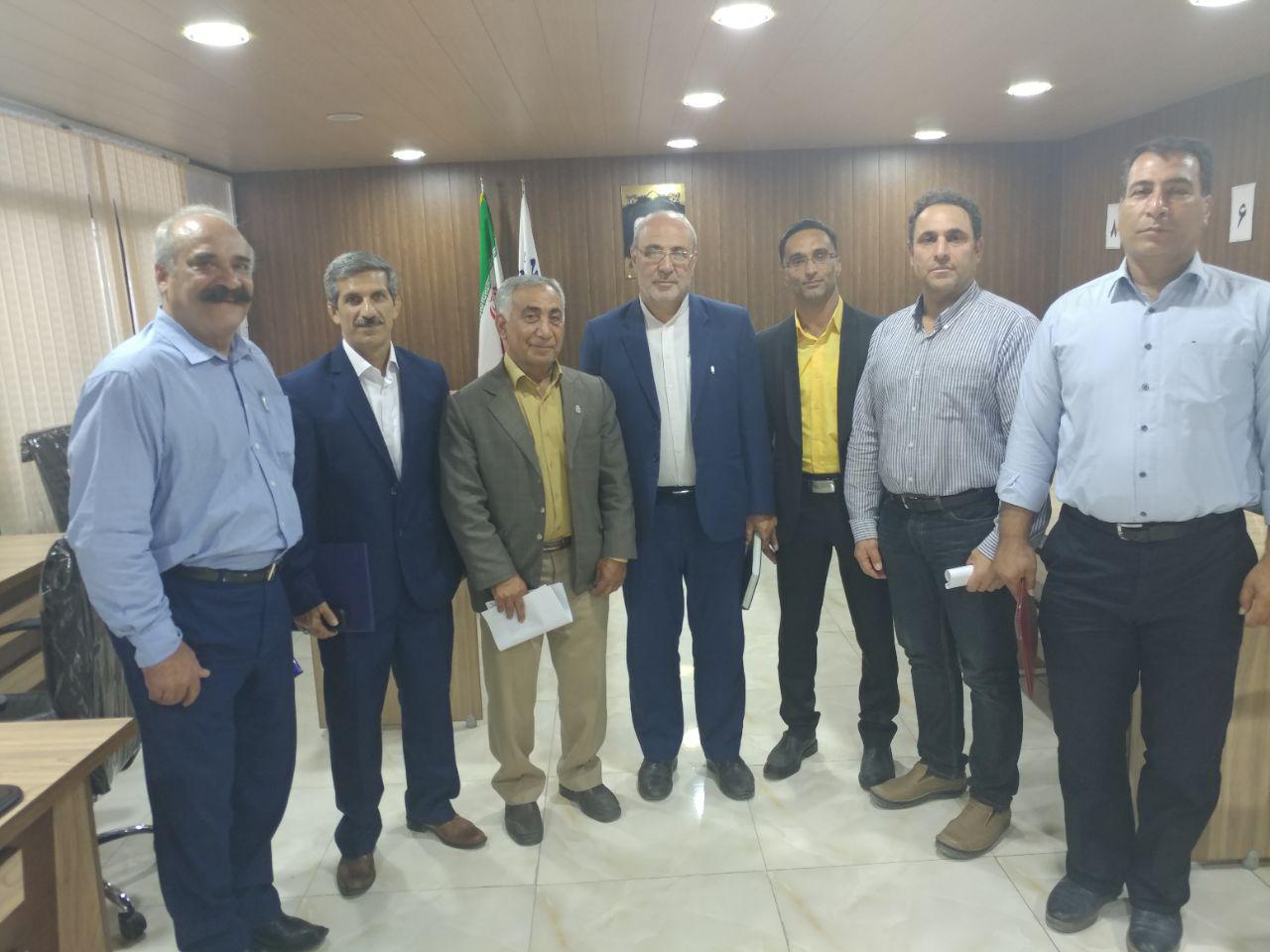 دیدار جمعی از ورزشکاران پیشکسوت وزنه برداری شاهین شهر با جناب آقای حاجی – سه شنبه ۳۰ خرداد ماه ۹۶
