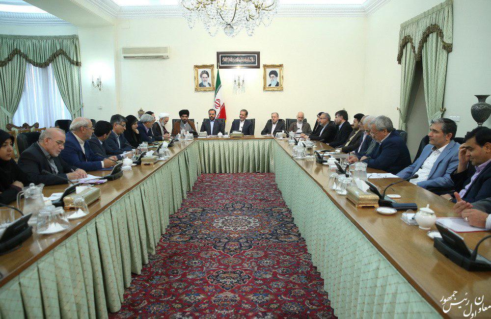 تصویر روز – دیدار نمایندگان استان اصفهان با معاون اول رئیس جمهور – دوشنبه ۱۲ تیرماه ۹۶