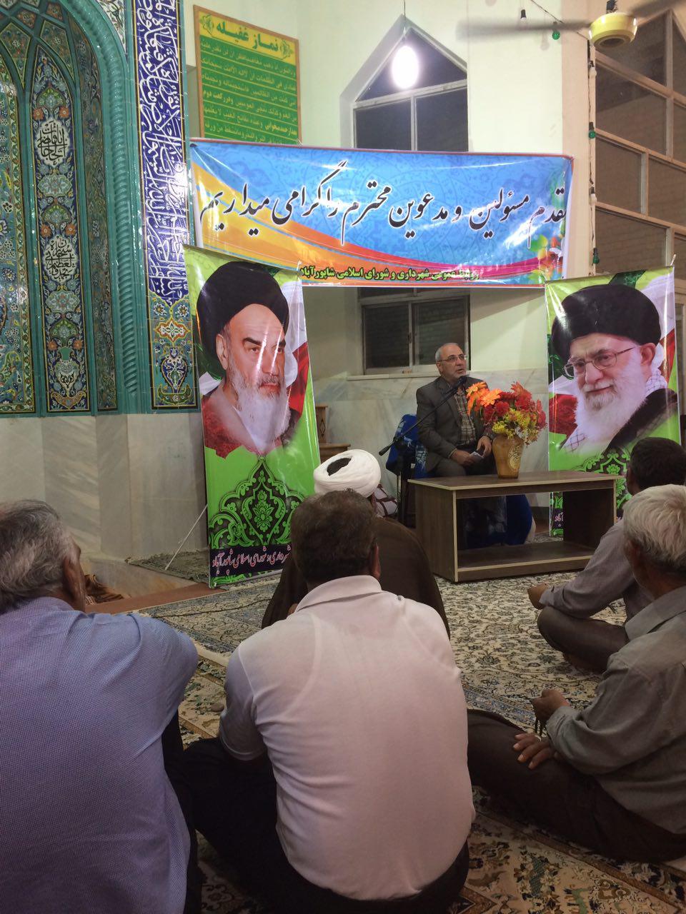 حاجی شامگاه یکشنبه اول مردادماه پس از شرکت در جلسه ” خانه ملت ” شاپور آباد،در مسجد امام خمینی(ره)این شهر سخنرانی کرد