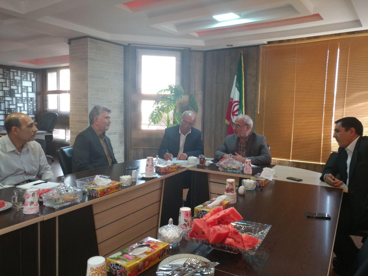آقای بیات از زحمات جناب آقای حاجی در پیگیری امور بازنشستگان تقدیر کرد