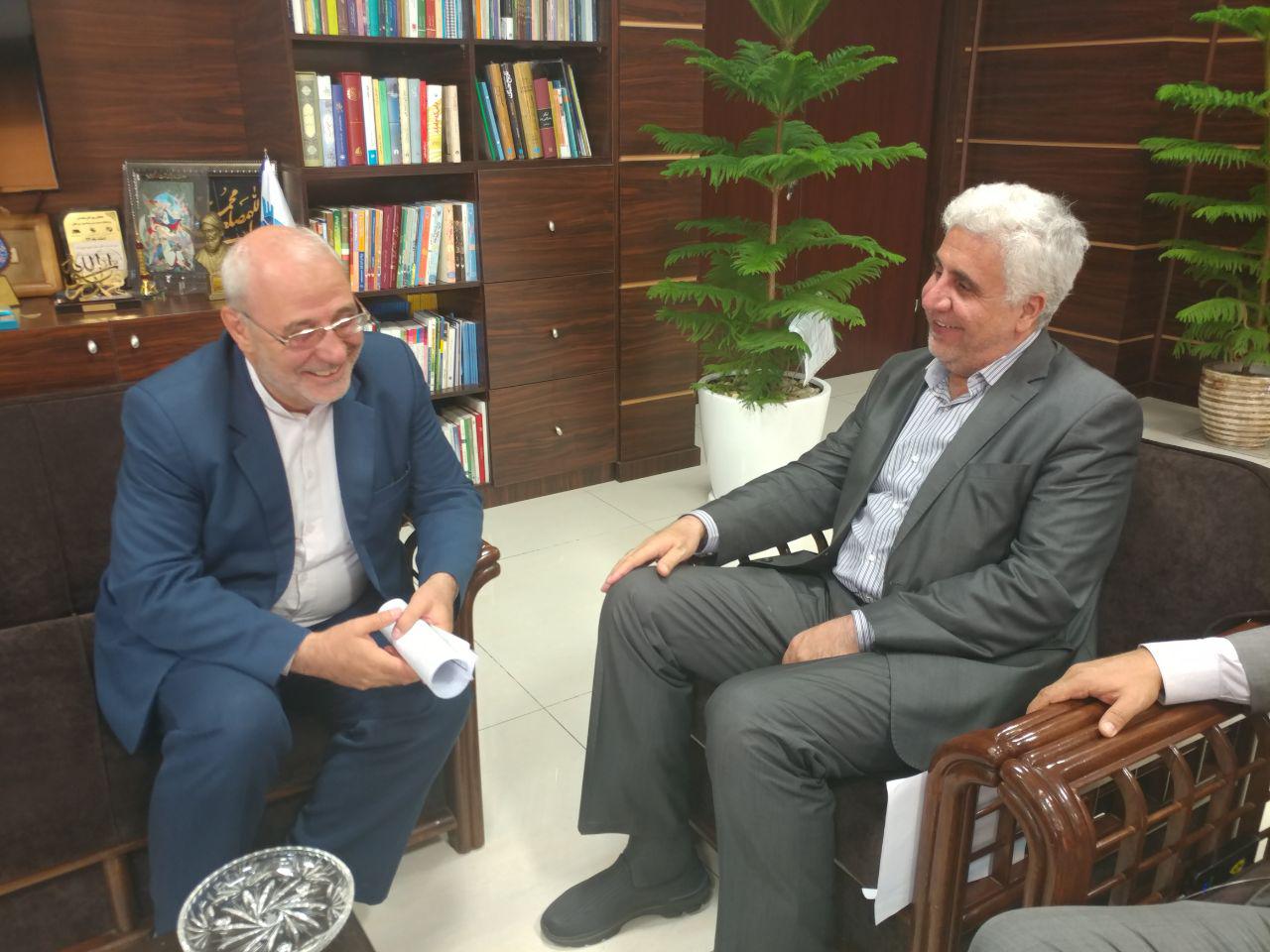 استقبال گرم دکتر فرهاد رهبر؛ رئیس دانشگاه آزاد؛ از حسینعلی حاجی