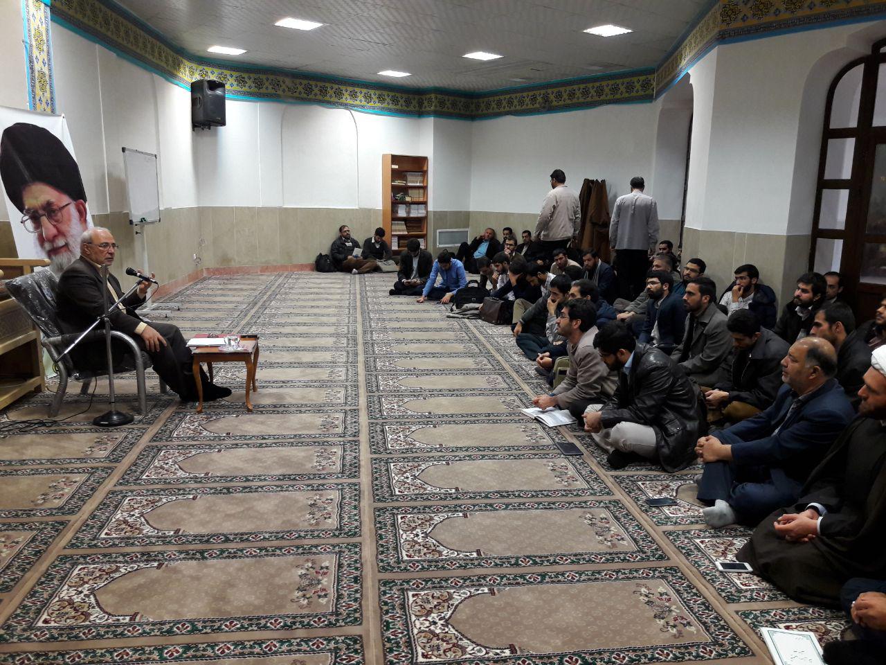 جلسات بصیرت افزایی در مرکز و مدارس حوزه علمیه اصفهان