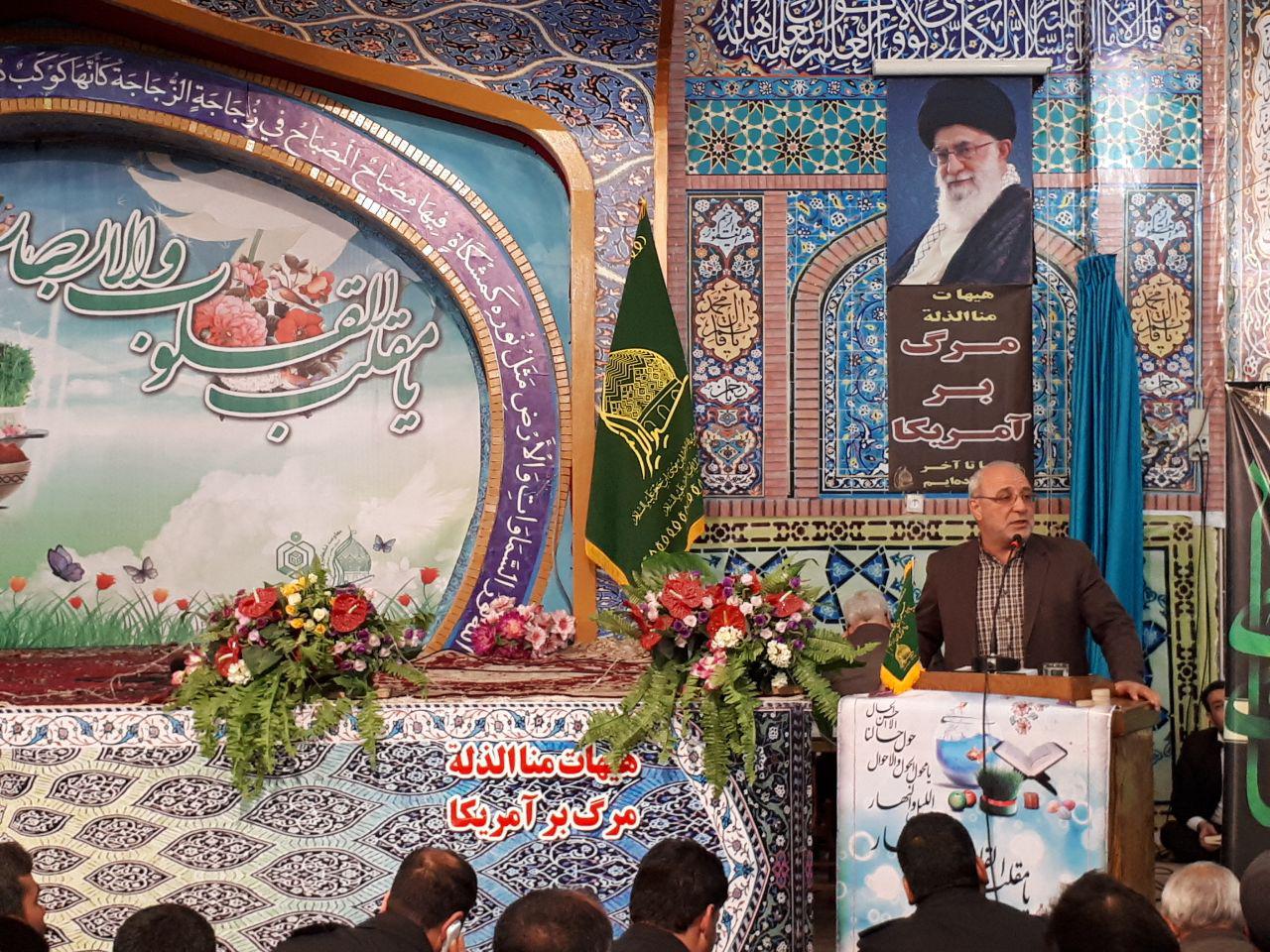 ✅حسینعلی حاجی؛ در لحظات ابتدایی سال ۱۳۹۷ در حرم مطهر امامزاده ابراهیم(ع) در جمع مردم سخنرانی کرد.