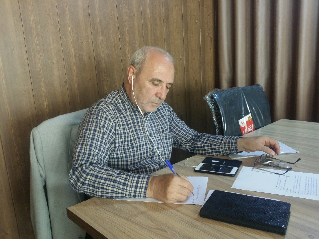 ⚪حسینعلی حاجی با ارسال پیامی خطاب به پزشکان محترم، اول شهریورماه سالروز تولد حکیم ابوعلی سینا و روز پزشک را تبریک گفت