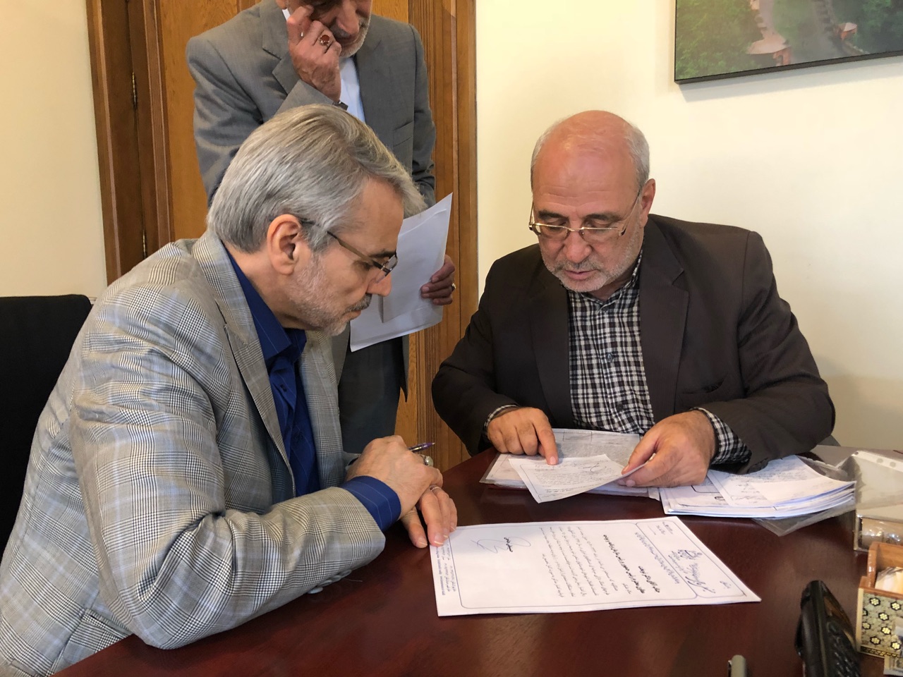 ✳حسینعلی حاجی در کمیسیون برنامه وبودجه خطاب به دکتر نوبخت :مشکل بین پیمانکاران و دستگاه های اجرایی را حل کنید