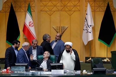 نمایندگان در نشست علنی امروز – ۱۸ مهرماه- مجلس شورای اسلامی، کلیات طرح اصلاح ماده ۲۴۲ قانون آیین دادرسی کیفری درخصوص مدت زمان بازداشت موقت را مورد بررسی قرار دادند.