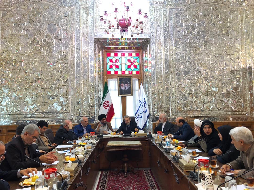مذاکره رئیس مجلس شورای اسلامی با نمایندگان مردم شریف استان اصفهان برای انصراف از استعفا +صوت