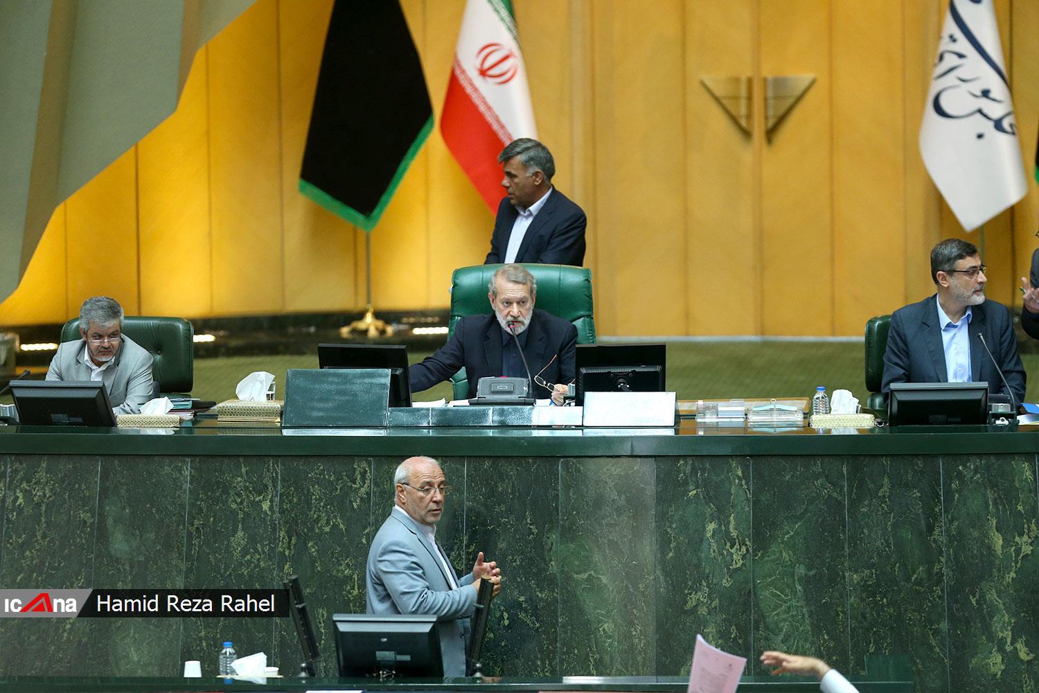 مجلس باید برای ارائه گزارش کمیسیون‌ها نظارت بیشتری کند