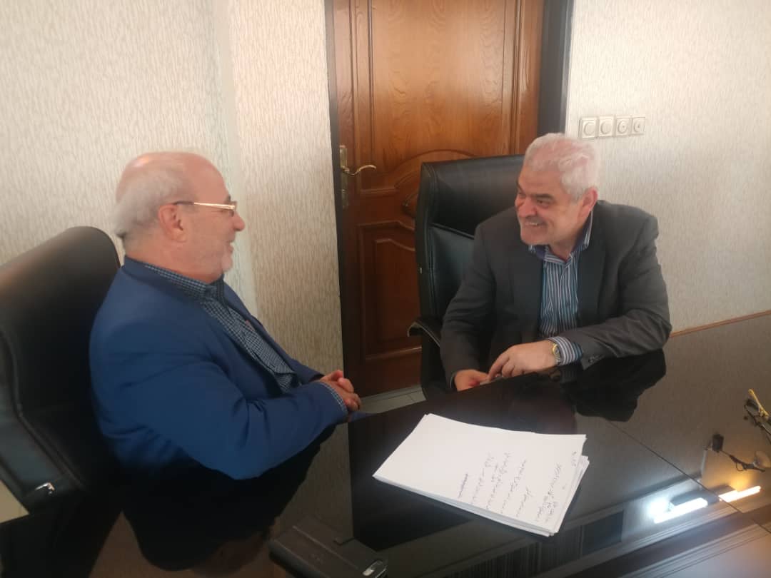 🔶حسینعلی حاجی هم اکنون مشغول دیدار با صالح نیا معاون وزیر صنعت، معدن و تجارت است.