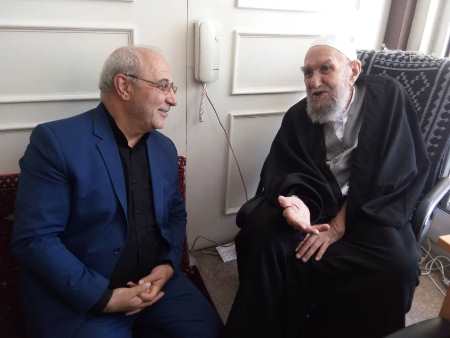 ⚪️حسینعلی حاجی  با حضور در منزل حضرت آیت‌الله ناصری با این عالم ربانی دیدار و گفتگو کرد.