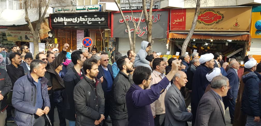 ✳️حضور آقای حاجی در جمع نمازگزاران جمعه شاهین شهر و محکومیت جنایت ترور شهید سپهبد سلیمانی