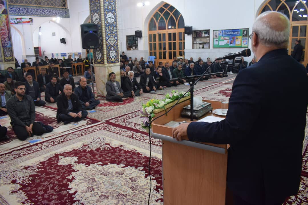 حسینعلی حاجی،  در جمع مردم شریف حبیب آباد