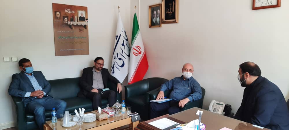 دیدار و گفتگوی تعدادی از صاحب نظران و کارشناسان با آقای حاجی