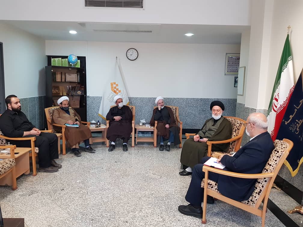 جلسه آقای حاجی با حجت الاسلام و المسلمین سید ابراهیم ملکی رئیس جامعه المصطفی استان اصفهان