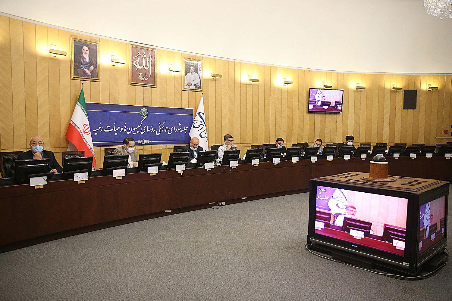آقای رئیس! به استناد بند ۶ ماده ۲۰ آئین نامه داخلی مجلس شورای اسلامی، رئیس مجلس هر سه ماه یکبار بایستی گزارش کاملی از تصمیمات و اقدامات هیأت رئیسه را به نمایندگان ارائه نماید