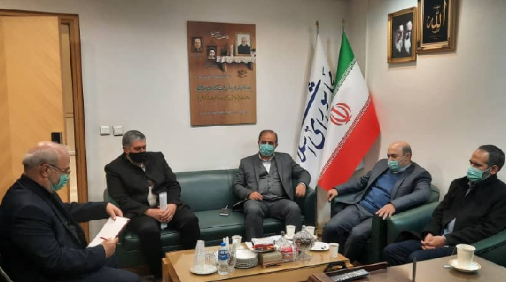 تدابیر لازم برای تقویت «طرح ملی مرغ لاین» در جلسه ای با حضورآقای حاجی بررسی شد