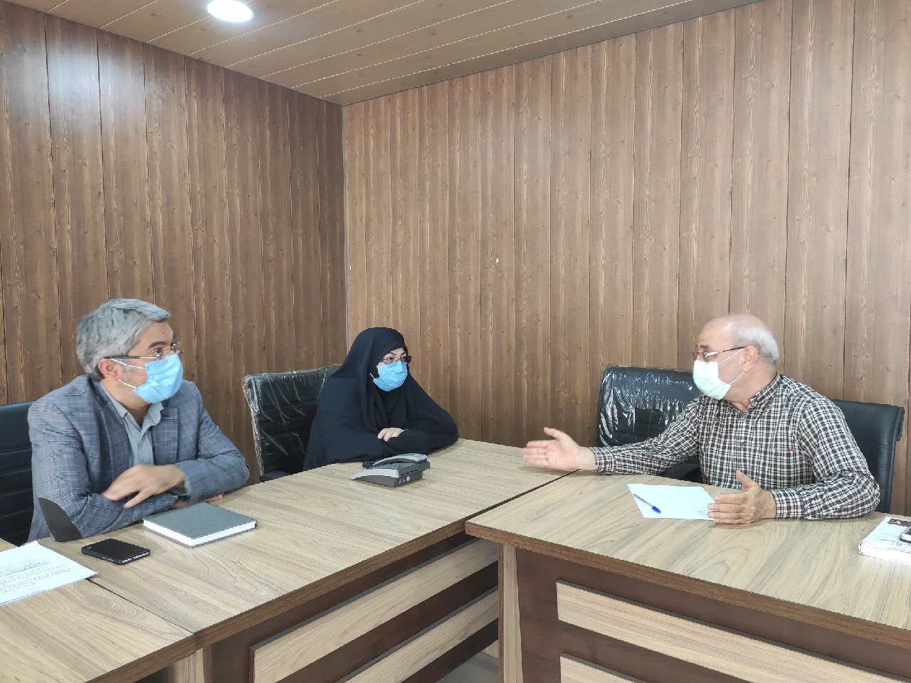 رییس دانشگاه علوم پزشکی اصفهان با حضور در دفتر آقای حاجی با ایشان ملاقات کرد.