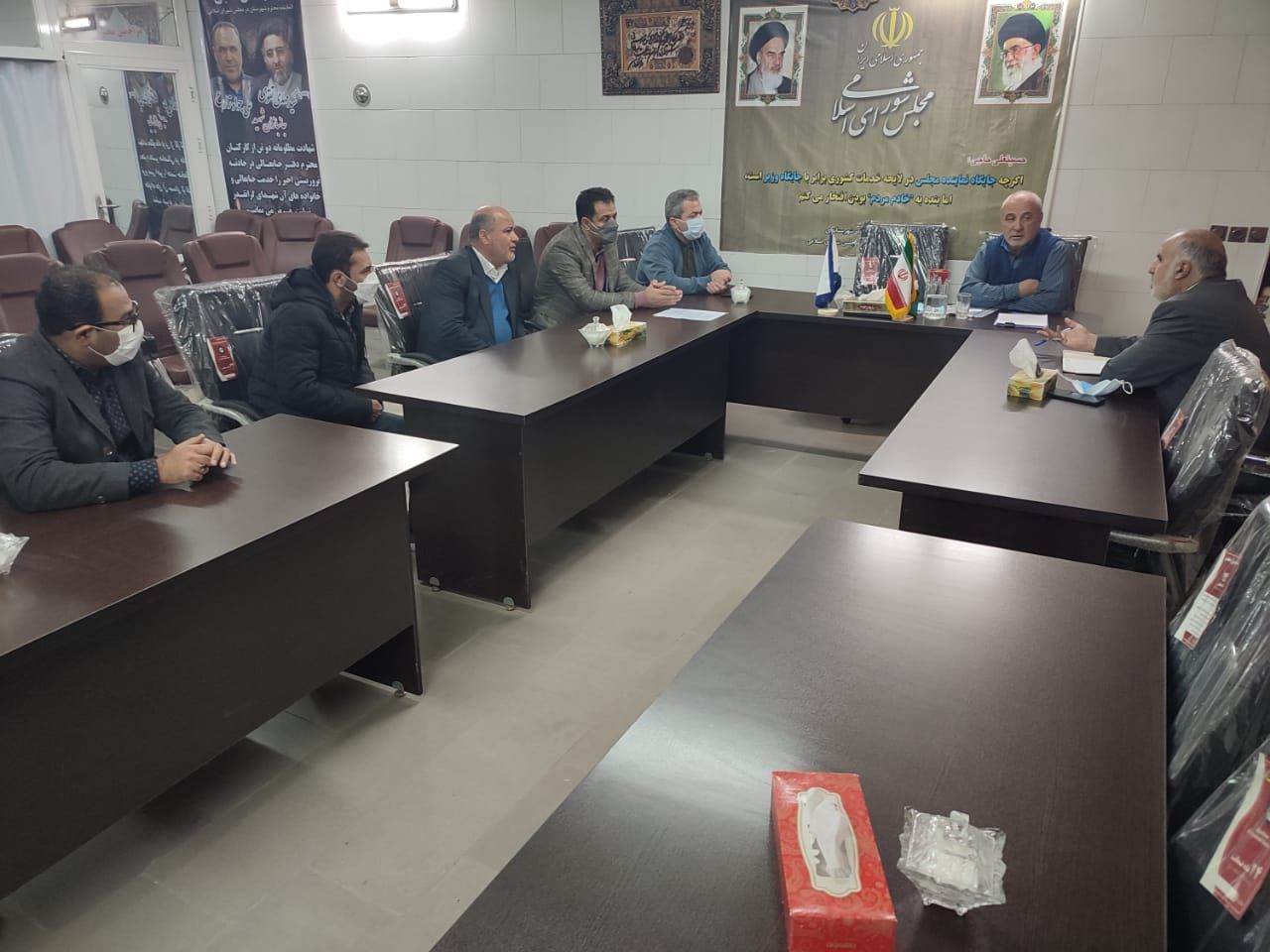 جلسه آقای حاجی با رئیس اداره صنعت معدن و تجارت برخوار