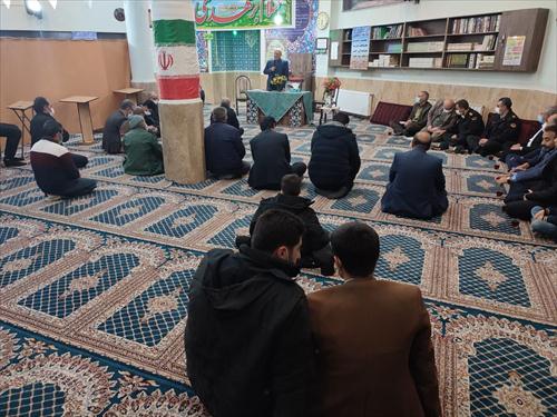 حضور آقای حاجی و جمعی از مسئولان شهرستان در جمع نمازگزاران مسکن مهر شاهین شهر