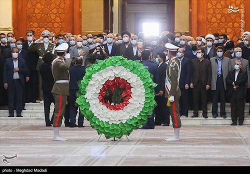 ادای احترام آقای حاجی به بنیانگزار کبیر جمهوری اسلامی