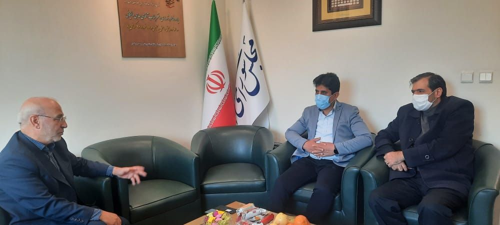 مدیر عامل شرکت پالایش نفت اصفهان با حضور در دفتر آقای حاجی با ایشان دیدار و گفتگو کرد
