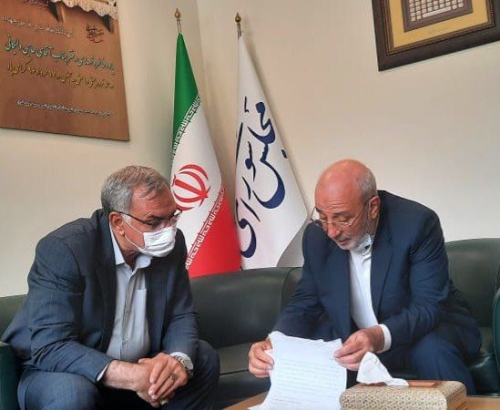 حضور وزیر بهداشت درمان و آموزش پزشکی در دفتر آقای حاجی