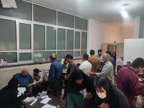 متقاضیان ملاقات با آقای حاجی در دفتر بخش میمه با ایشان دیدار کردند