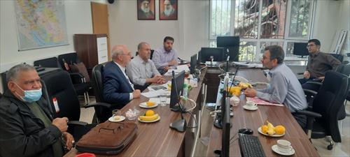 جلسه  آقای حاجی به همراه جمعی از ایثارگران منطقه با دکتر کشاورز رئیس کمیسیون عالی پزشکی سپاه