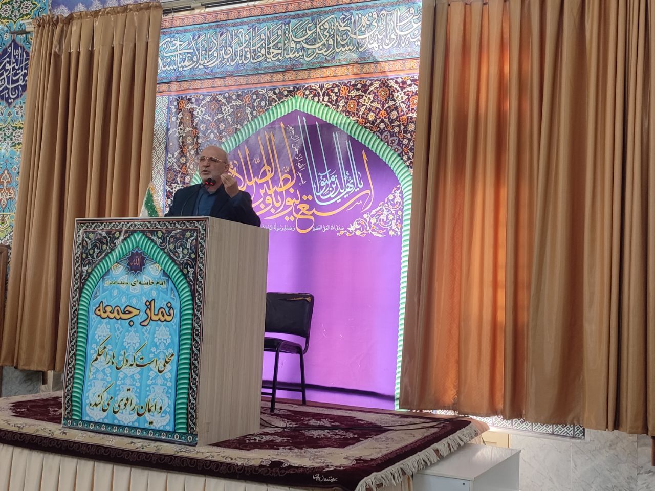 حسینعلی حاجی در جمع نمازگزاران جمعه گرگاب: