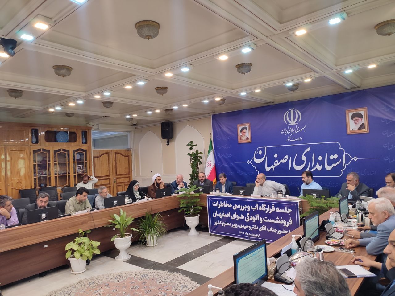 حسینعلی حاجی در نشست قرارگاه آب و چالش فرونشست زمین با حضور وزیر کشور