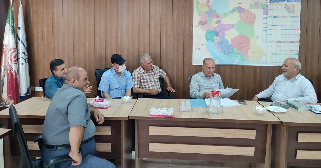 دیدار مدیر کل آموزش و پرورش / رئیس و جمعی از اعضای کانون بازنشستگان مخابرات استان اصفهان با آقای حاجی