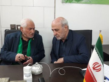 رئیس هیئت امنای ستاد دیه کشور با حضور در دفتر حسینعلی حاجی با ایشان دیدار و گفتگو کرد