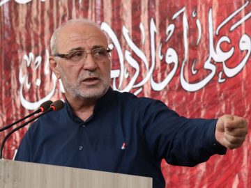 تجمع تعدادی از باغداران شهرگرگاب در اعتراض به تخریب حفاظ باغات