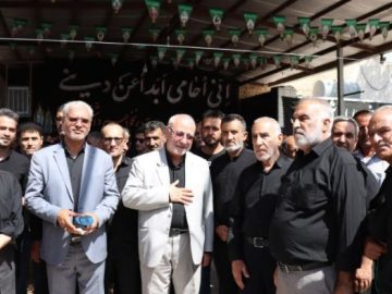 حضور حسینعلی حاجی در جمع عزاداران حسینی- عاشورای سال1403