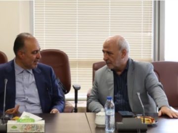 نشست آقای حاجی با رئیس مجمع خیرین مدرسه‌ساز استان اصفهان