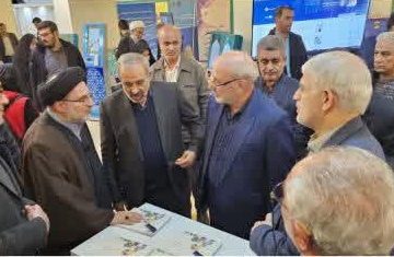 حسینعلی حاجی دليگانی از نمایشگاه دستاوردهای اوقات و امور خیریه کشور دیدن کرد