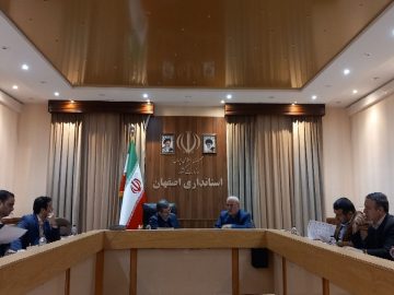 جلسه پیگیری و هماهنگی پروژه های عمرانی با حضور استاندار و نشست با طلاب و روحانیون