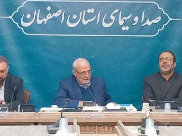 در اولین روز کاری سال 1404 انجام شد:خانه ملت/دیدار با خانواده معظم شهداءگرگاب/جلسه با مدیران صدا و سیمای اصفهان