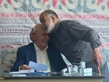 اولین ملاقات مردمی آقای حاجی در دفاتر شهرستانی – 16 فروردین سال 1404