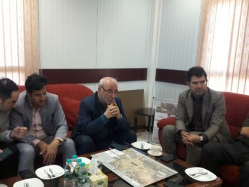بازدید معاون وزیر راه و شهرسازی/جلسه حل مشکل آنتن دهی تلفن همراه/رفع موانع احداث نیروگاه خورشیدی ۱۰۰ مگاواتی