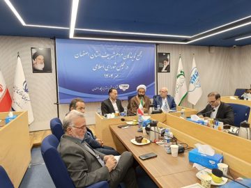 مجمع نمایندگان استان اصفهان /جلسه رفع تداخلات اراضی کشاورزی شهر گرگاب