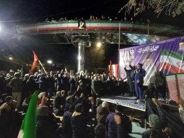 سخنرانی آقای حاجی در تجمع پور شور عزاداری مردم انقلابی پس از شهادت امام خامنه ای قدس‌الله‌نفسه‌الزکیة