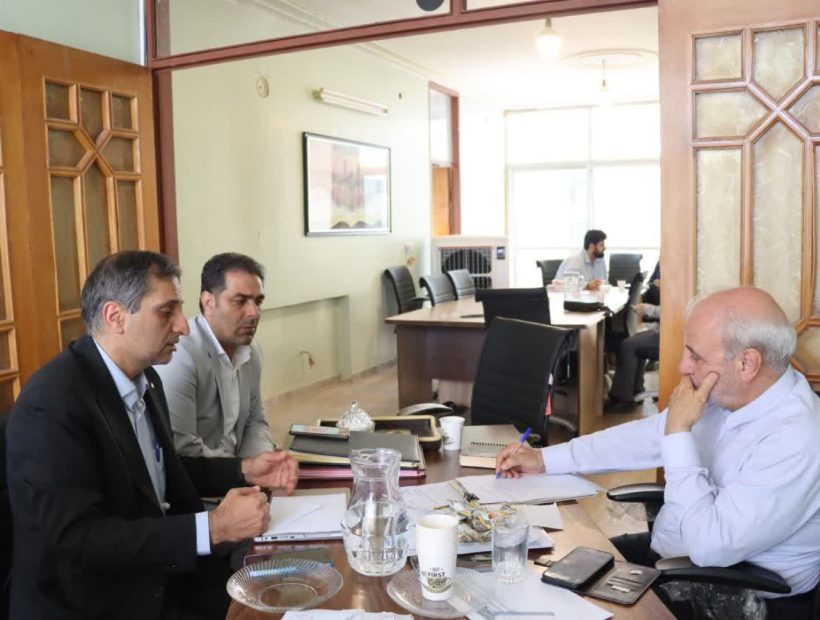 دیدار مدیر درمان سازمان تامین اجتماعی،رئیس بیمارستان گلدیس و شهردار شهر گرگاب با آقای حاجی